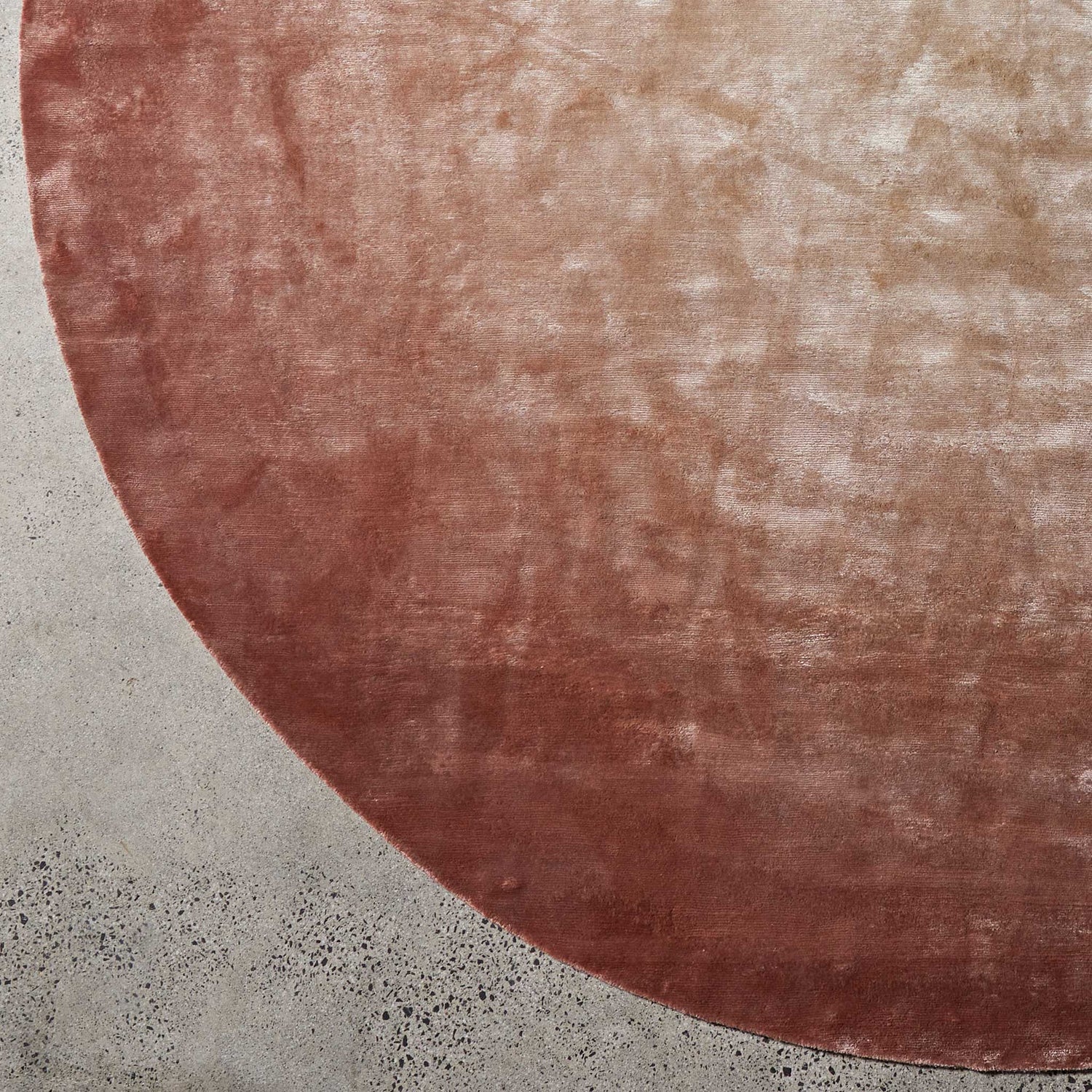 Gradient Round | Rouge - Tappeti Fine Handcrafted Rugs + Carpets