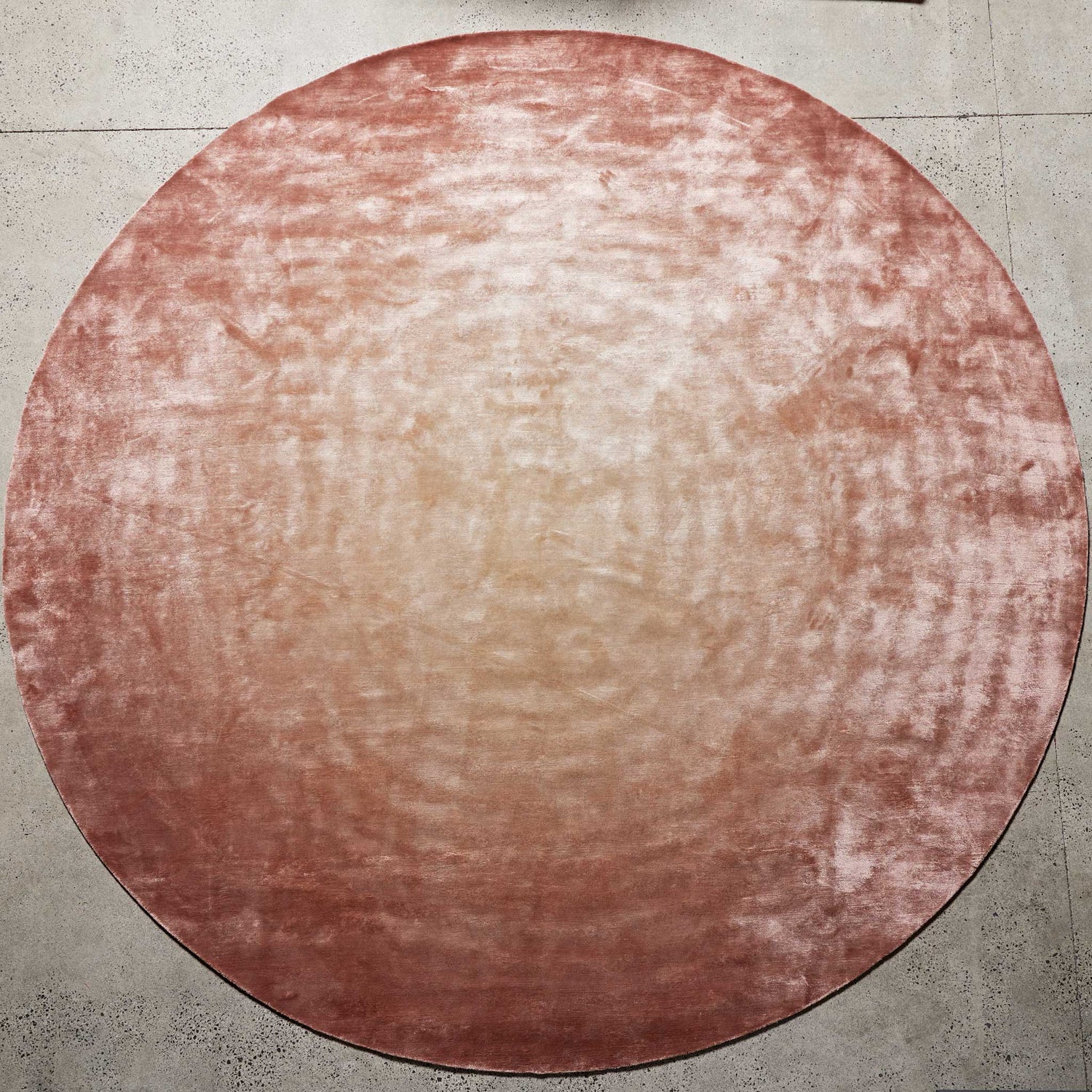 Gradient Round | Rouge - Tappeti Fine Handcrafted Rugs + Carpets