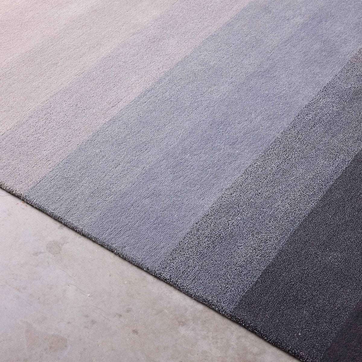 Gradient | Graphite - Tappeti Fine Handcrafted Rugs + Carpets